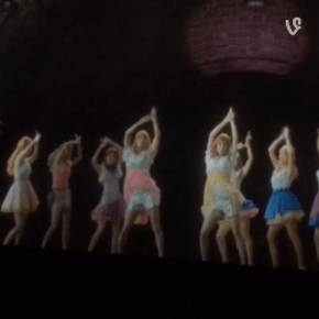 [FANCAM+AUDIO] Changmin chante Twinkle (TTS) & One Fine Day dans la comédie musicale holographique de la SM &lsquo;School&nbsp;Oz&rsquo;