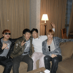 [PIC+TRAD] 150123 JYJ avec Mr Egg, photo datant en&nbsp;2010