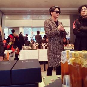 [PIC] 150208 Junsu au &lsquo;FC MEN Charity&nbsp;Bazaar&rsquo;