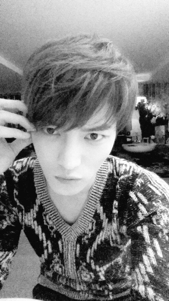 B9fKWIsCYAAEh89.jpg large