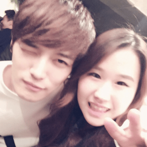 [PIC] 150307 Jaejoong à la fête de fin de tournage de ‘SPY’, avec plusieurs&nbsp;personnes