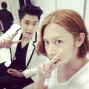 [PIC] 150321 Yunho et Heechul en coulisses du SMTOWN à&nbsp;Taïwan