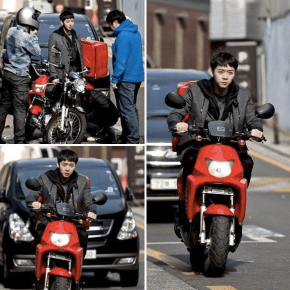 [NEWS] 150319 Yoochun poursuit un criminel sur un scooter de livreur de pizza dans son nouveau drama ‘The Girl Who Can See&nbsp;Smell’