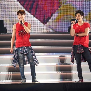 [PIC] 150403 smtownNOW : Tohoshinki Live Tour 2015 ~ WITH ~ (Tokyo&nbsp;Dome)