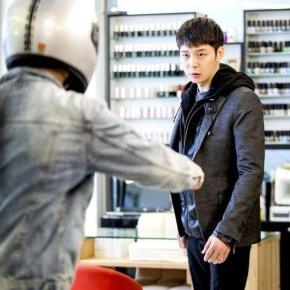 [PIC] 150401 Yoochun – Galerie ‘The Girl Who Sees&nbsp;Smells’