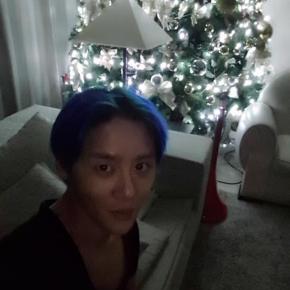 [PIC+TRAD] 150506 Twitter de Junsu : le sapin de&nbsp;Jaejoong