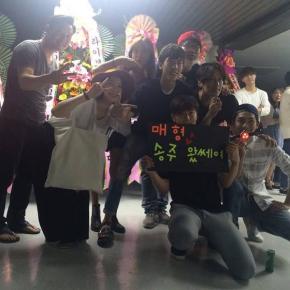 [PIC] 150614 Yunho en coulisses avec les acteurs de &lsquo;I Order&nbsp;You&rsquo;