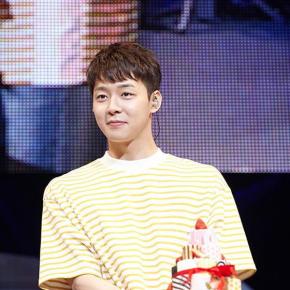 [PIC] 150624 PRESSE: Yoochun – Fanmeeting pour &laquo;&nbsp;Girls who sees smells&nbsp;&raquo; au&nbsp;Japon