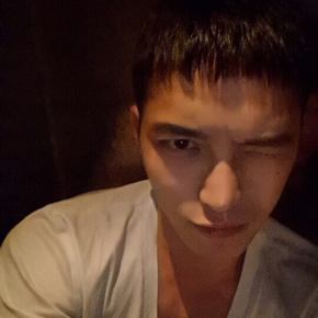 [PIC+TRAD] 150710 Jaejoong laisse un cadeau à ses fans avant de repartir pour le service&nbsp;militaire