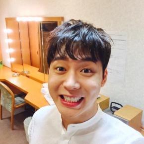 [PIC+TRAD] 150723 Weibo de Yoochun + photo avec son garde du&nbsp;corps