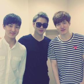 [PIC] 150730 Junsu en loge avant ou après une représentation de ‘Death&nbsp;Note’