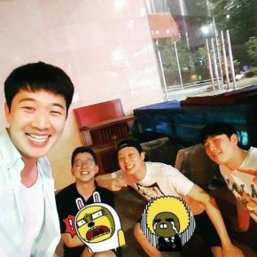 [PIC] 150731 Yoochun avec ses managers et garde du&nbsp;corps