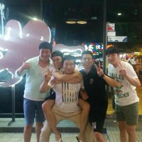 [PIC] 150802 Yoochun avec ses managers et son garde du&nbsp;corps