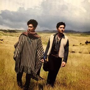 [SCANS] Tohoshinki – Previews du photoshoot「STAY」dans le magazine japonais &lsquo;Bessatsu+act.&rsquo; Vol.21