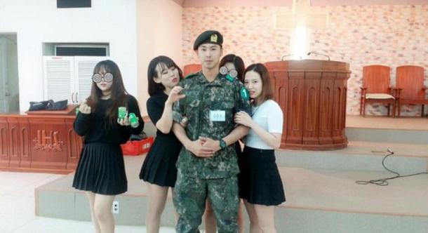 CMbaBqJU8AApV-5.jpg large