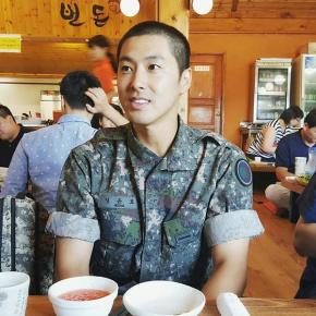 [NEWS] 150831 Yunho a rejoint le groupe musical de la 26ème division de&nbsp;l&rsquo;armée
