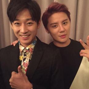 [PIC] 150926 Junsu avec le MC du fanmeeting Toscana au&nbsp;Japon