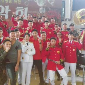 [PIC] 150920 Yunho avec le groupe de la 26ème&nbsp;division