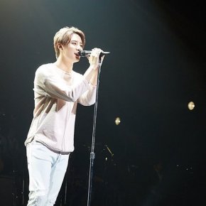 [PIC] 160401 Junsu – &laquo;&nbsp;XIA revient au mois de mai&nbsp;&raquo; (comeback)