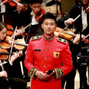 [FANCAMS] 160425 Yunho à un événement militaire au &lsquo;Seoul National&nbsp;Cemetery&rsquo;