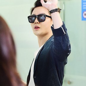 [PIC] 160522 Junsu à l&rsquo;aéroport d&rsquo;Incheon, puis arrivé à&nbsp;Prague
