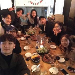 [PIC] 161229 Yunho avec l&rsquo;équipe de &lsquo;I Order&nbsp;You&rsquo;