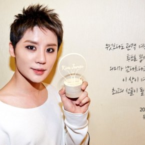 [VID+TRAD] 170126 Junsu reçoit le prix de &lsquo;Best Musical Actor&rsquo; des 2016&nbsp;SACA