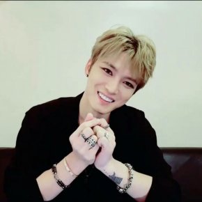 [VID] 170222 Jaejoong en loge (feat. le concert à Nagoya) sur V LIVE&nbsp;(replay)