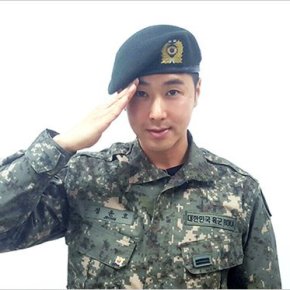 [INFO] Yunho quittera l&rsquo;armée le 20 avril 2017. Il répondra aux journalistes et saluera les fans en&nbsp;sortant.