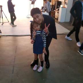 [PIC] 170504 Yunho pour le &lsquo;0509 Rose Project&rsquo; (+&nbsp;behind)