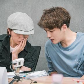 [PIC] 170708 Jaejoong – Lecture du script de &lsquo;Man Hole&rsquo;&nbsp;(29.06.17)