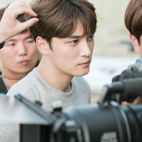 [NEWS] 170718 Kim Jaejoong s&rsquo;est blessé sur le tournage de son drama &lsquo;Manhole&rsquo;