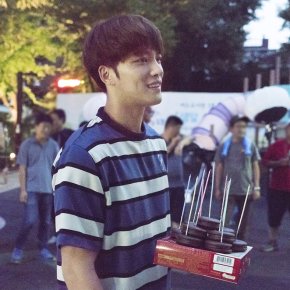 [PIC] 170829 Jaejoong – Post C-JeS : tournage de &lsquo;Manhole&rsquo; (behind)