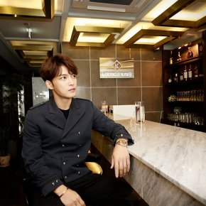 [PIC] 170827 Jaejoong sur le site du KAVE&nbsp;Mall