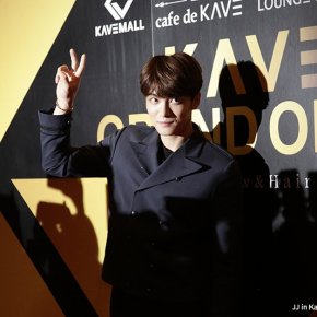 [PIC] 170828 Jaejoong sur le site du KAVE&nbsp;Mall