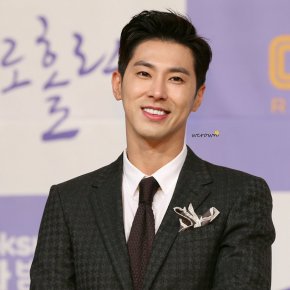 [PIC] 171030 Yunho – Conférence de presse de &lsquo;Melo&nbsp;Holic&rsquo;