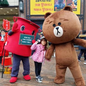 [PIC+VID] 171224 Jaejoong se déguise en Brown pour aider l&rsquo;Armée du&nbsp;Salut