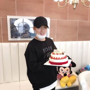 [PIC] 171218 Jaejoong sur divers comptes Instagram (réunion KAVE&nbsp;Cafe)