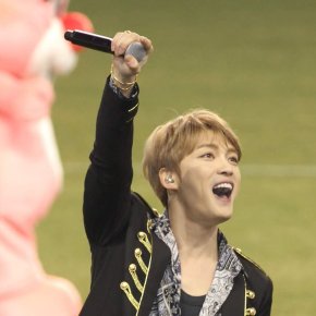 [PIC+VID] 180223 Jaejoong – Performance lors de la mi-temps du match Sagan Tosu v/s Vissel Kobe (partie&nbsp;2)