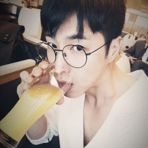 [PIC+TRAD] 180319 Instagram de&nbsp;Yunho